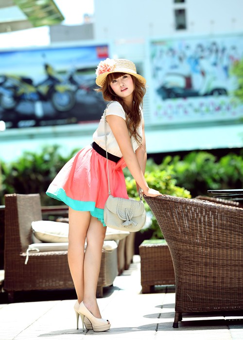 Quỳnh Anh là học sinh giỏi môn Văn thành phố Hà Nội. Cô là một trong những thí sinh lọt vào đêm chung kết Miss Teen 2011
